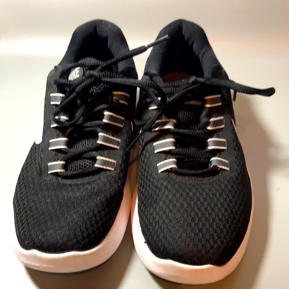 Nike Black and white  Size 7 Like New